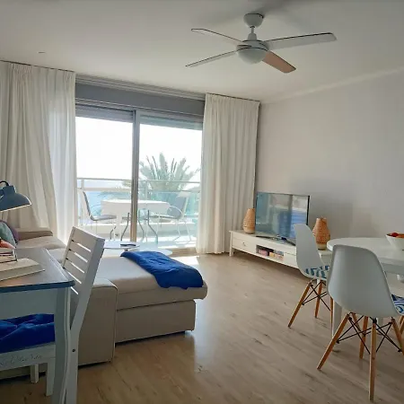 En Primera Linea De La Playa Apartment *